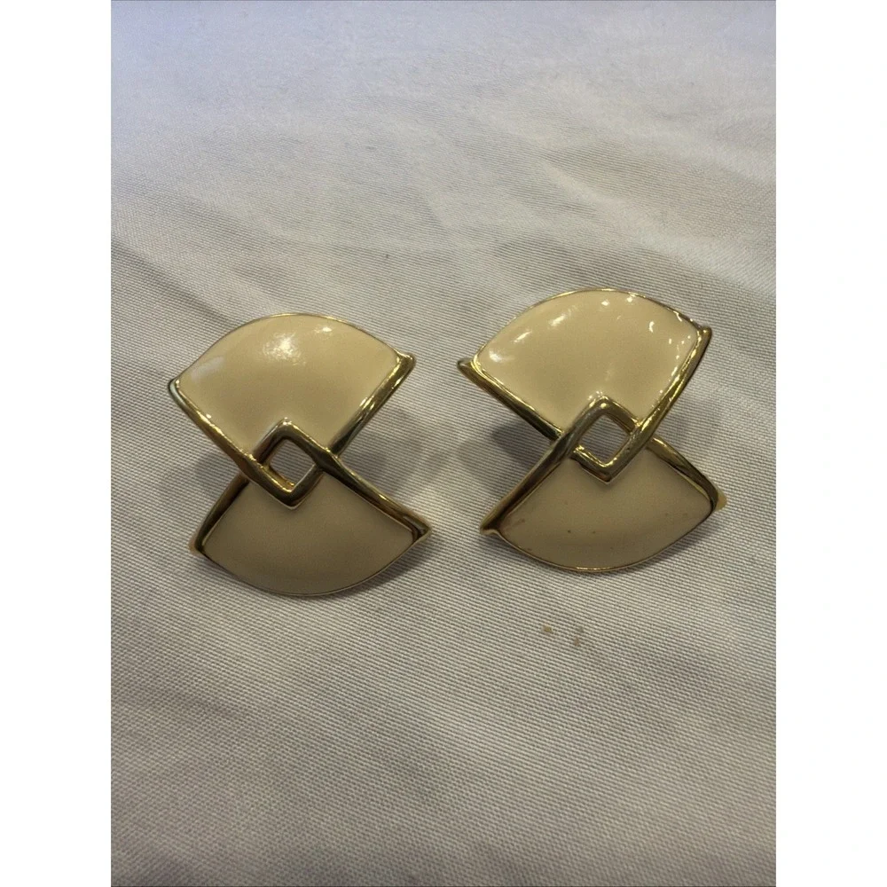 Vintage Jewelry Lot - Bangle,‎ Hair Clip, Wreath Brooch, 3 Pairs Earrings